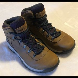 Columbia Newton Ridge Plus WP Hiking Boot • Women’s Sz 9